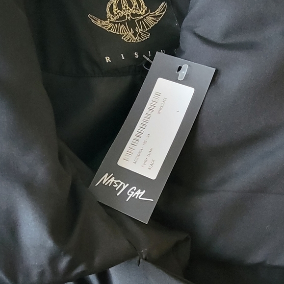 NWT Nasty Gal Cropped Puffer Jacket in Black - Women's Size Large - Picture 7 of 8